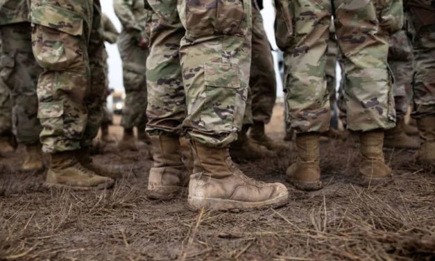 Ejército iniciará proceso de ‘separación involuntaria’ para soldados que rechacen vacuna contra COVID-19