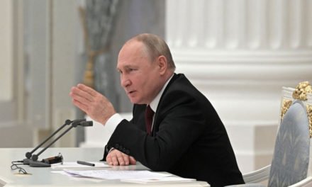 Por “declaraciones agresivas” en contra de su país, Vladimir Putin pone en alerta máxima sus fuerzas militares nucleares