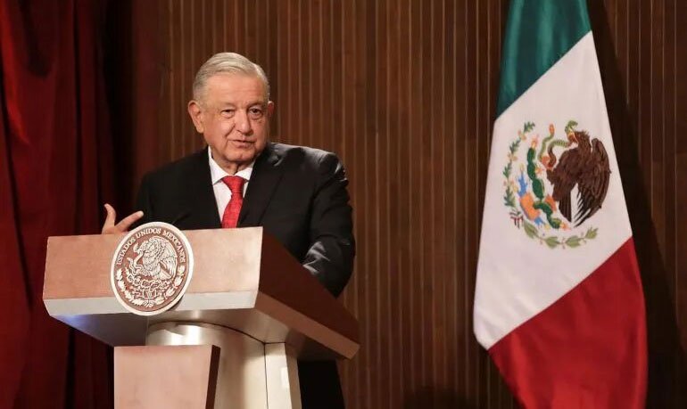 AMLO asegura que sus reformas están en línea con Constitución de 1917