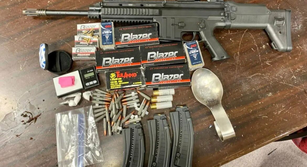 Varios arrestados mientras la policía incauta drogas y armas en Lebanon
