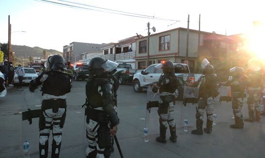 ÚLTIMA HORA: Redada en la madrugada saca a 380 migrantes de un campamento en Tijuana