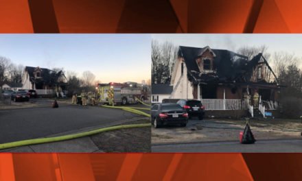 Padre, madre e hijo escapan de un incendio en una casa el lunes en horas de la mañana