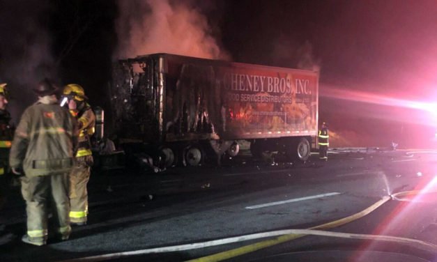 Camión que transportaba unidades de aire acondicionado se incendia en la I-40 en DIRECCIÓN AL oeste de Nashville