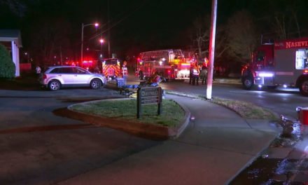 Varios residentes desplazados después del incendio de un apartamento en el este de Nashville