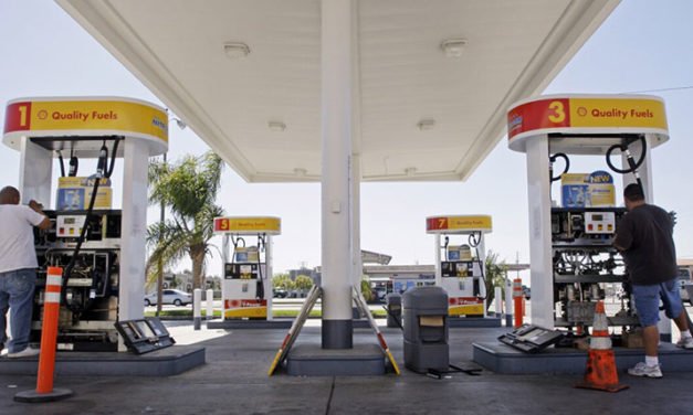 ¿Se aprobará realmente en el Congreso una exención de impuestos o un programa de reembolso de impuestos a la gasolina?