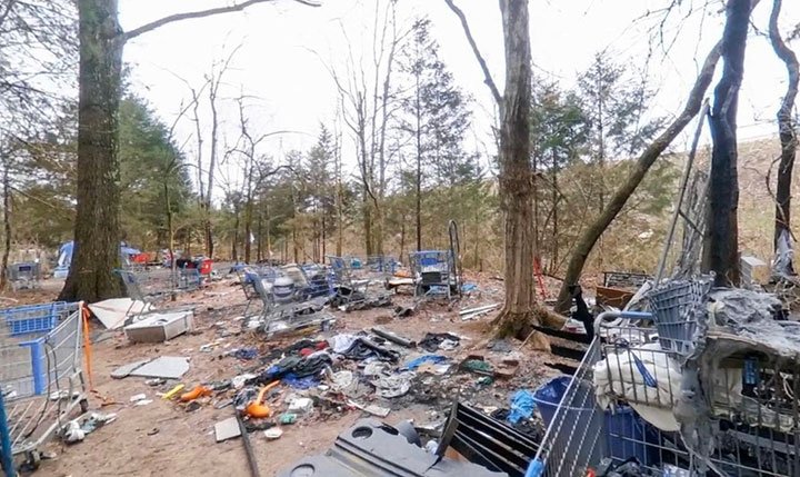 Grupo local preocupado por la basura en el campamento para personas sin hogar Brookmeade Park de Nashville