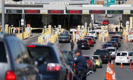 Agentes fronterizos de EE.UU. disparan contra conductor amenazador en el puerto de entrada; Policía mexicana encuentra su vehículo