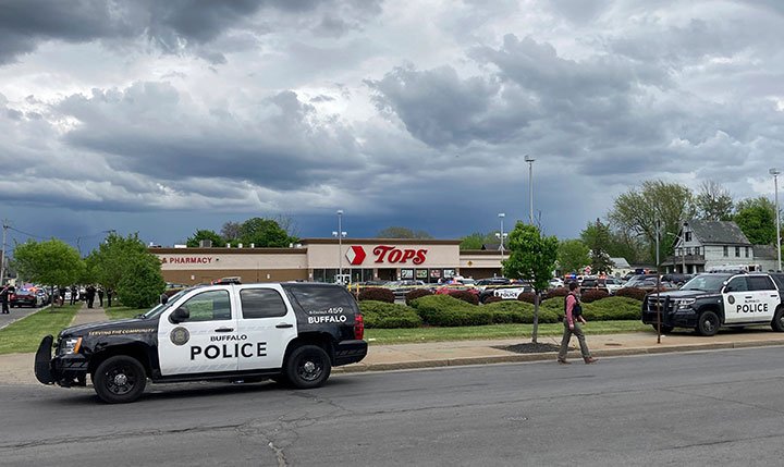 Las comunidades locales reaccionan al tiroteo masivo en Buffalo