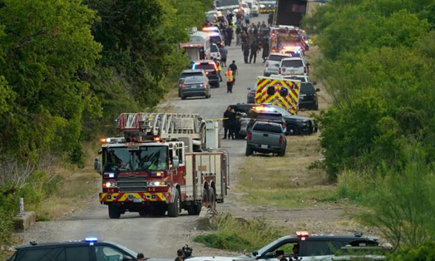 Mueren 50 personas al encontrar tráiler con Inmigrantes en San Antonio