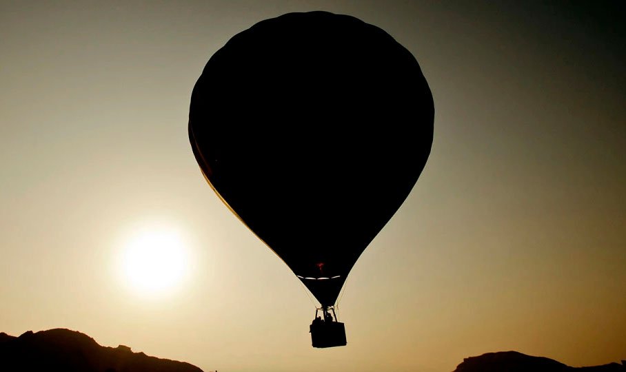 Tres heridos graves al chocar un globo aerostático con un tren en Wisconsin