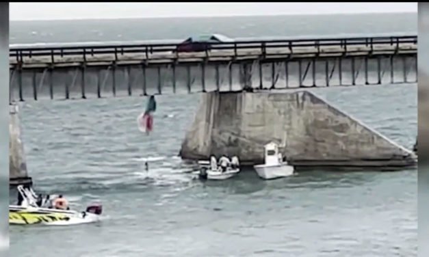 Mujer muerta, 2 niños heridos en accidente de parasailing en Florida