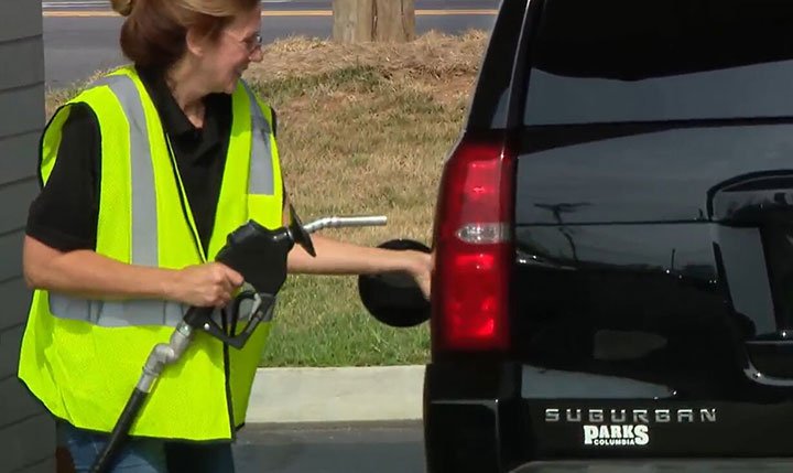 New Middle Tennessee MAPCO entregó gasolina gratis a los primeros 500 clientes