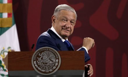 El reclamo de una periodista a López Obrador desata un intenso debate sobre los “paleros” y el rol de los reporteros en México