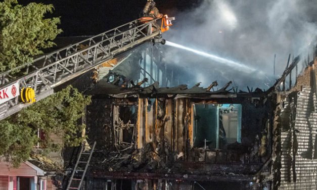 Fallout de fuegos artificiales: familias desplazadas después de incendio