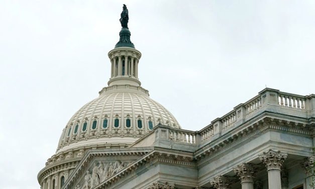 Senado aprueba amplio paquete fiscal y climático tras votación maratónica; Harris rompe empate