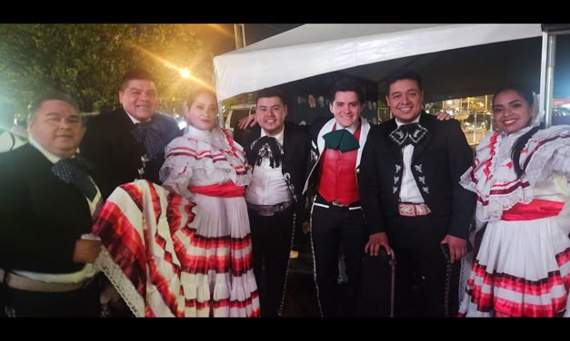 Festival de fiestas patrias en Plaza Mariachi