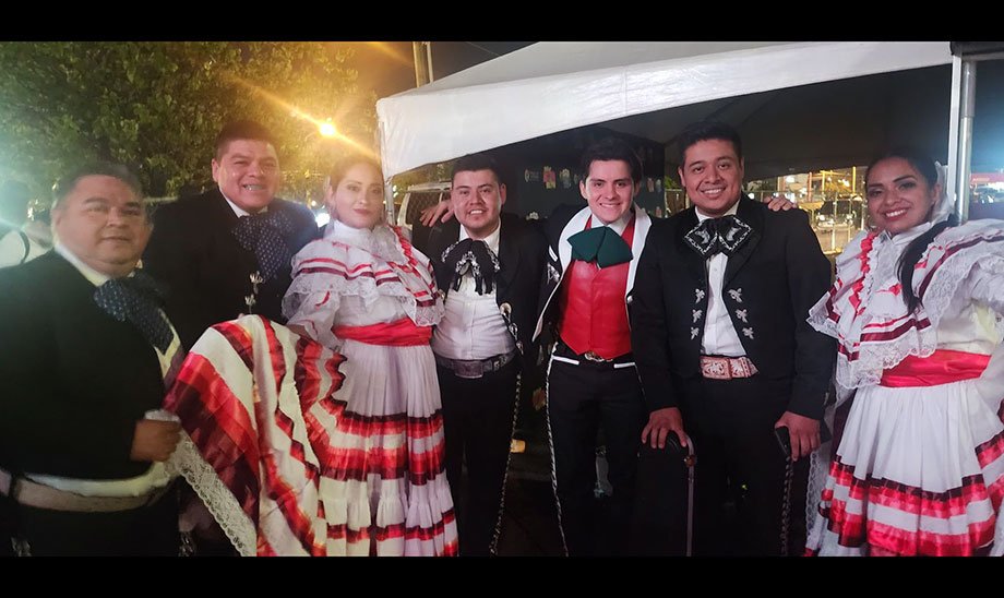 Festival de fiestas patrias en Plaza Mariachi