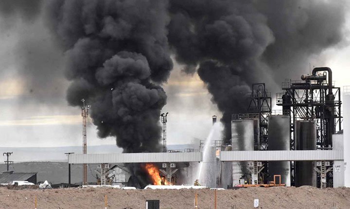 Momento de la explosión en una refinería de petróleo en Argentina que deja al menos tres muertos