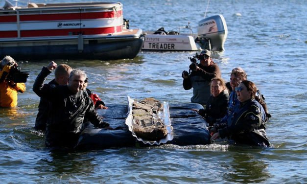 Hallan una canoa de 3.000 años en un lago de EE.UU.