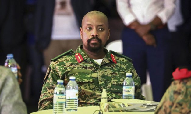 Uganda destituye al hijo de su presidente como comandante del Ejército tras controvertidos tuits sobre invadir Kenia