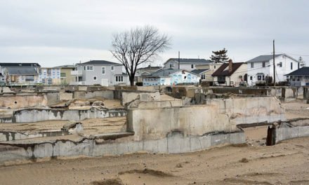 Un estado de EE.UU. utilizó el dinero destinado a los afectados por un huracán para reconstruir viviendas millonarias