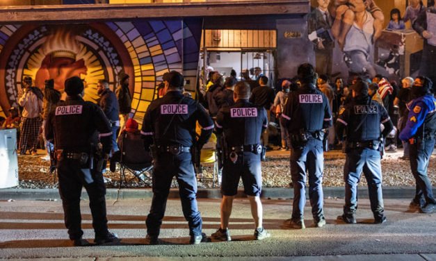 Arrestan a inmigrantes en El Paso antes de la visita de Biden