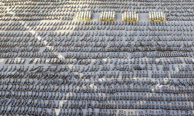 Reportan que EE.UU. pretende enviar a Ucrania miles de armas incautadas de supuesto origen iraní