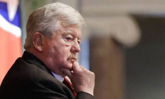 El vicegobernador de Tennessee, Randy McNally, hospitalizado por problemas cardíacos, los médicos planean insertar un marcapasos