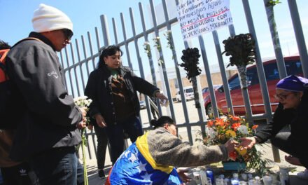 López Obrador promete justicia por muerte de 38 migrantes