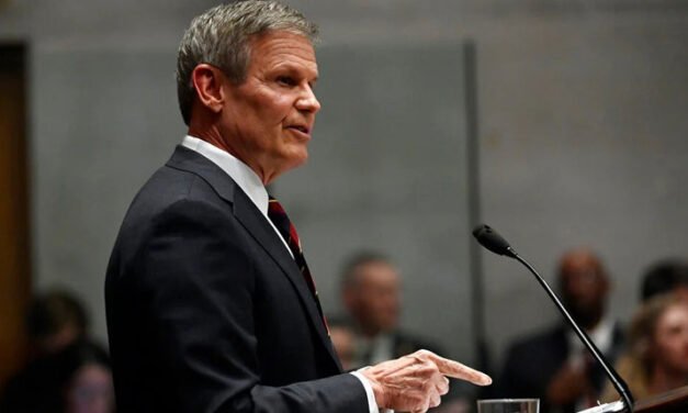El gobernador Bill Lee aborda objetivos para crear empleos en Nashville