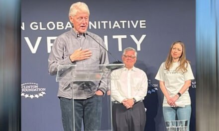 El expresidente Clinton participa en el Día de Acción en Nashville