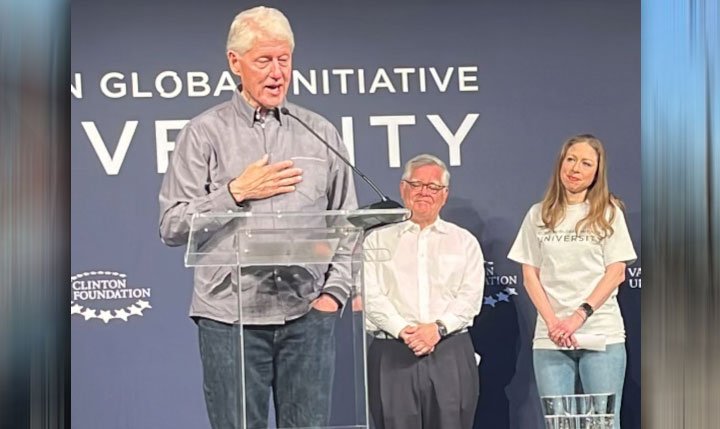 El expresidente Clinton participa en el Día de Acción en Nashville