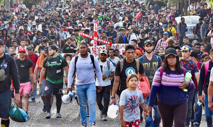 Muere un hondureño en la caravana de migrantes que avanza en el sur de México