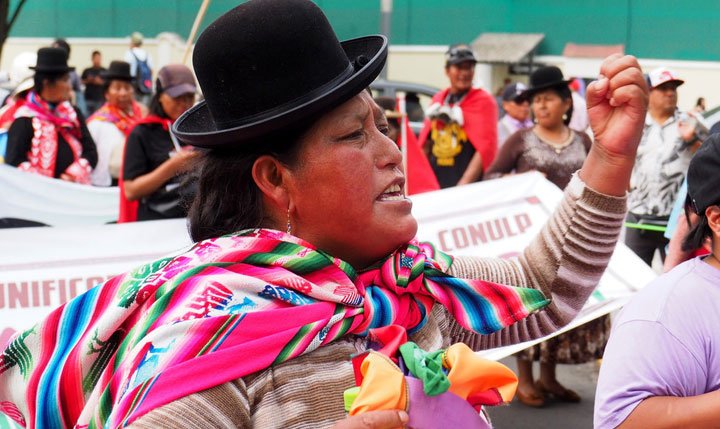 Indígenas de Perú repudian a la embajadora de EE.UU. por promover una empresa acusada de daños ambientales