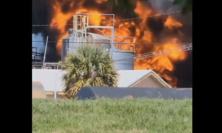 Un gran incendio en una planta de resinas en EE.UU. provoca la evacuación del área circundante