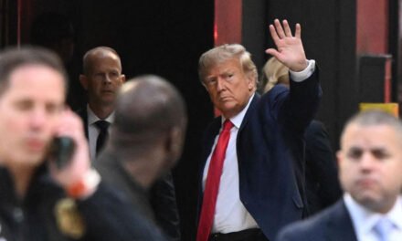 Trump ya está en Nueva York para enfrentar múltiples cargos