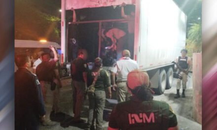 Encuentran a 175 inmigrantes hacinados en el contenedor de un camión en México