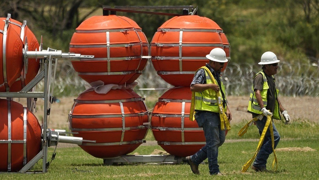 Texas despliega un ‘muro flotante’ para detener el cruce fronterizo de migrantes