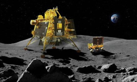 La India realiza el primer alunizaje en el polo sur de la Luna