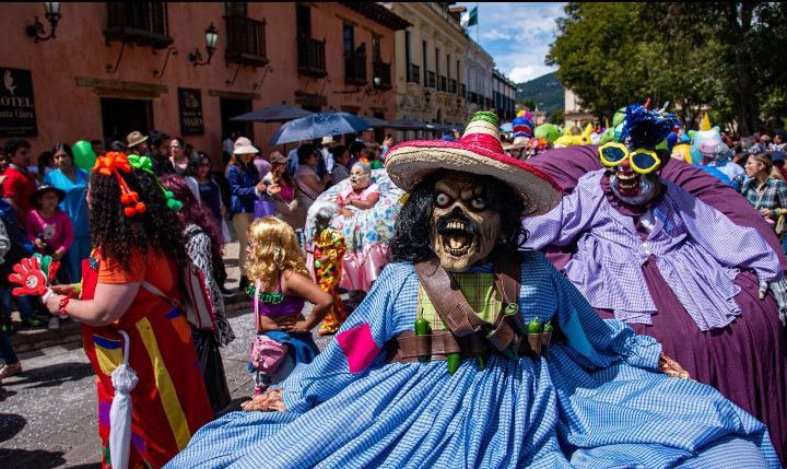 Danzan para pedirle a la Virgen el fin de la violencia del narco en el sur de México
