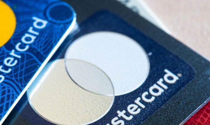 La deuda de tarjetas de crédito alcanza el billón de dólares por primera vez en la historia de Estados Unidos