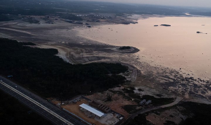 El río Negro de Brasil registra el nivel más bajo de agua en 120 años