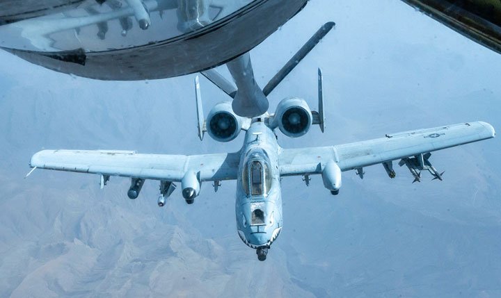 EE.UU. envía más aviones de combate A-10 y cazas F-15 a Oriente Medio