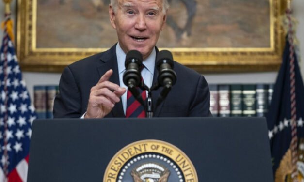 Avanza el segundo intento de Biden de cancelar préstamos estudiantiles