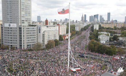 Multitudinaria protesta en Polonia ante las elecciones parlamentarias