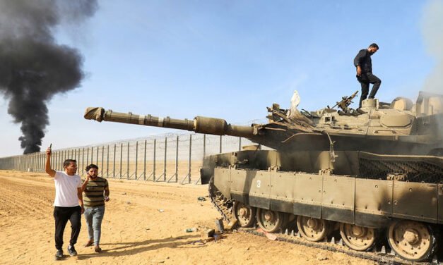 Israel contraataca; Hamás amenaza con matar rehenes