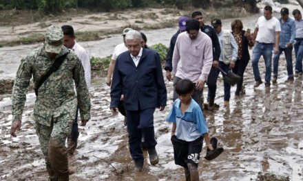 López Obrador anuncia un plan de reconstrucción en Guerrero tras el paso del huracán Otis