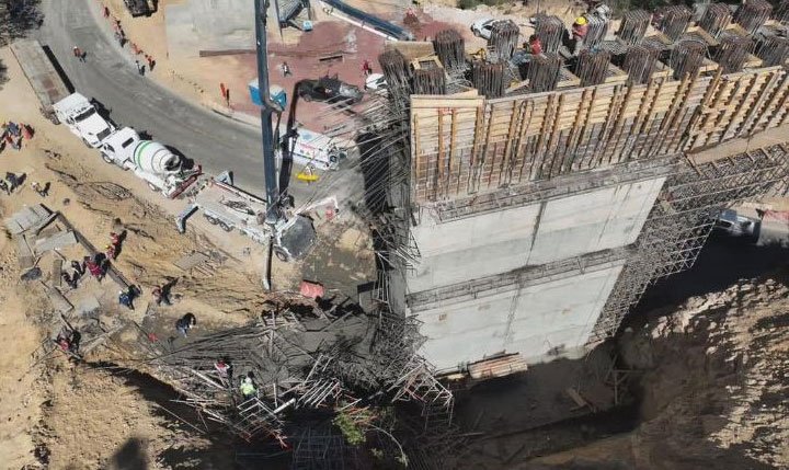 Fallecen 5 trabajadores por la caída de un andamio en carretera Pachuca-Huejutla