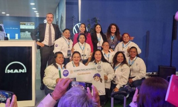 Capacitan a mujeres para operar transporte de carga y de pasajeros