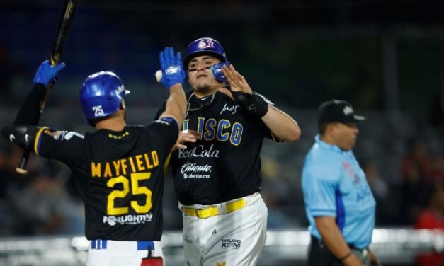 Charros toma ventaja a punta de palos